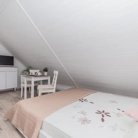 Quarto em Acomodações Particulares Pawel Jakubik