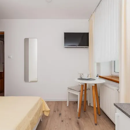 Quarto em Acomodações Particulares Pawel Jakubik *