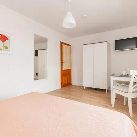 Quarto em Acomodações Particulares Pawel Jakubik