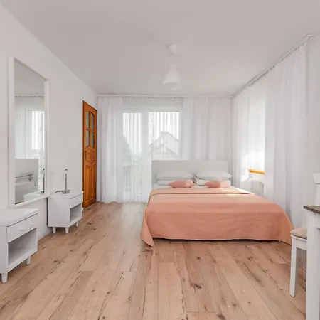 Quarto em Acomodações Particulares Pawel Jakubik *